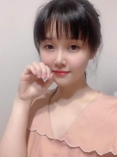 19岁乖萌可爱的嫩妹 第2张