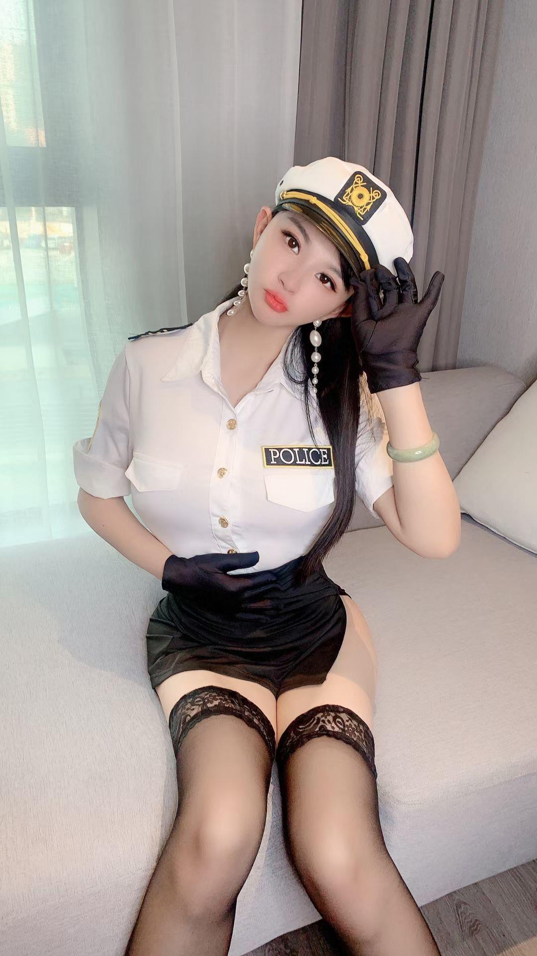 大熊制服美女珠珠 第3张